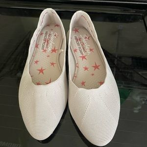 Sketchers memory foam flats. Worn once.